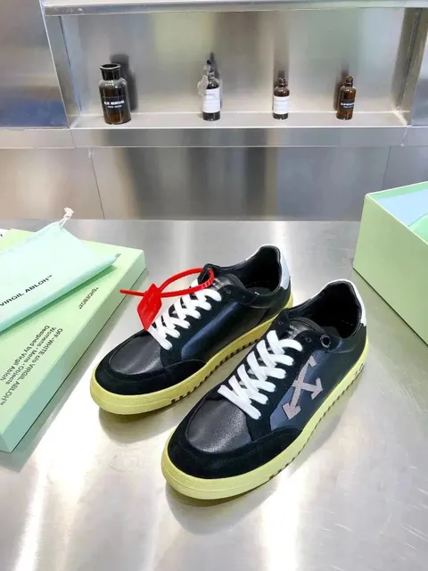 Off-White Low Top Sneaker Arrow Logo