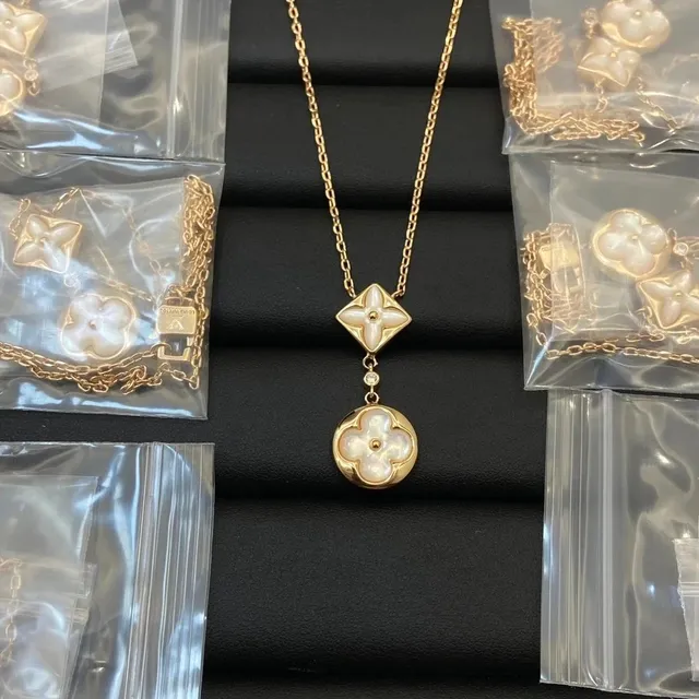 Louis Vuitton Flower Pendant Necklace Mother-of-Pearl