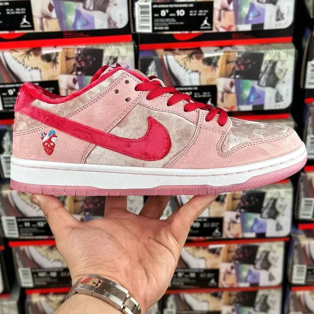 Nike × Travis Scott Dunk Low Valentine's Day