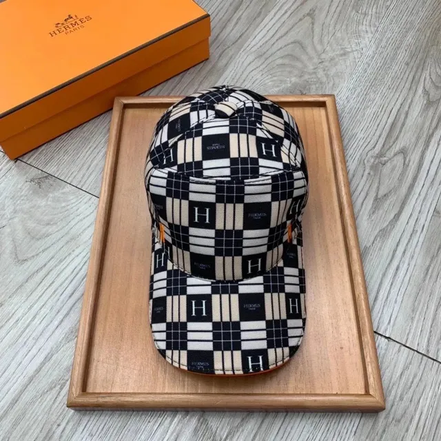 Hermès Cap Checkered H Logo