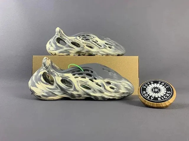 Yeezy Foam Runner Desert Sand