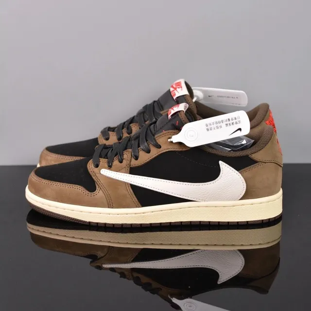 Nike × Travis Scott Dunk Low Cactus Jack