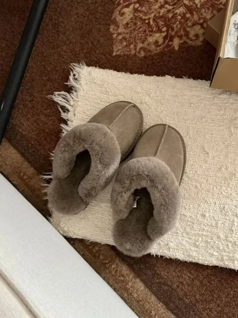 UGG Classic Slipper Shearling Lined