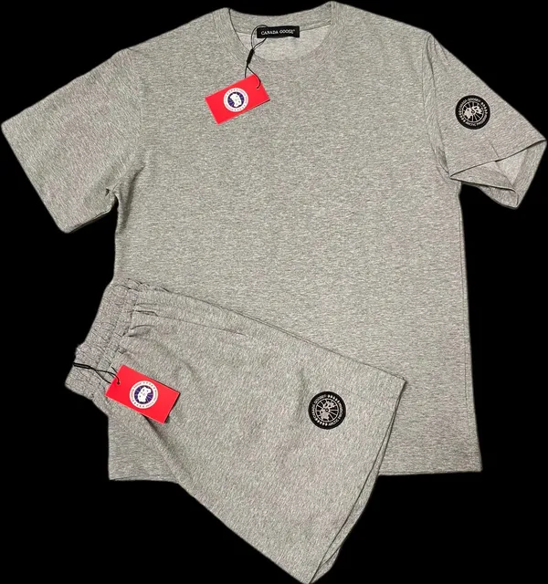 03Canada-Goose 圆领黑标