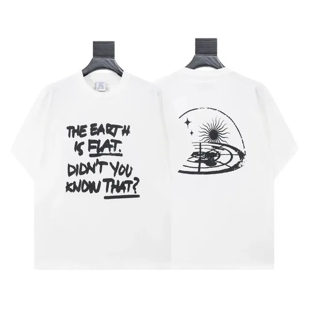 Graphic T-Shirt Flat Earth Print