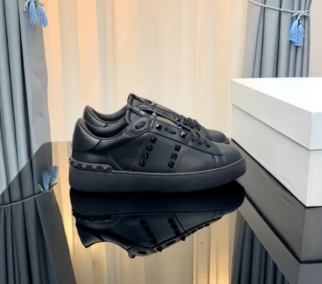 Valentino Rockstud Low Rockstud
