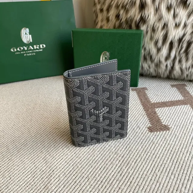 灰色