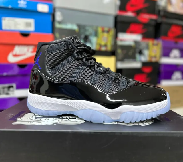 Air Jordan 11 Concord Black