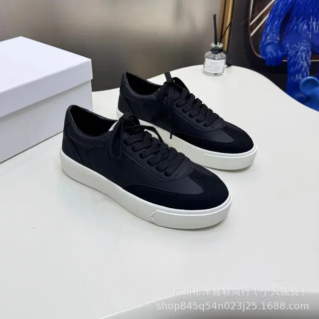 Low-Top Sneaker Two-Tone Black and White