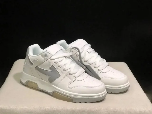 Off-White Low Triple White with Grey Arrow