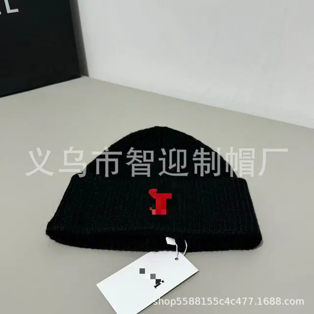 黑色红标