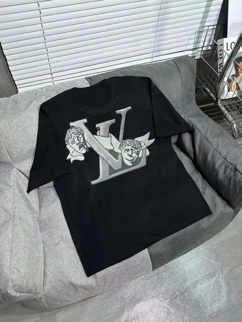 Louis Vuitton Graphic T-Shirt LV Medusa Print