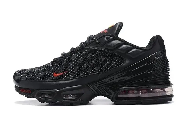 Nike Air Max Plus Triple Black
