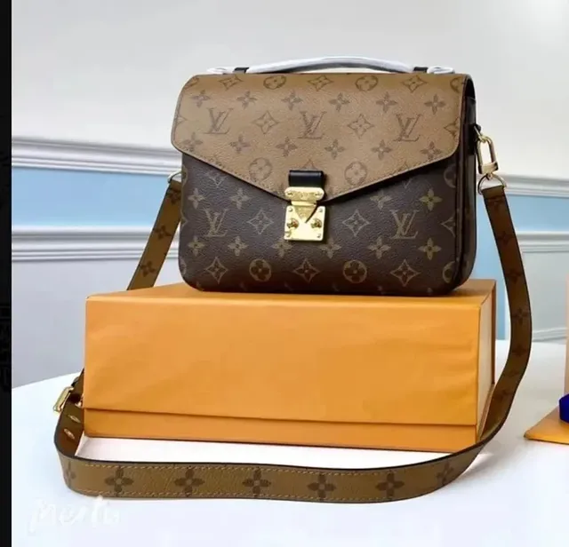 Louis Vuitton Pochette Métis Monogram Canvas