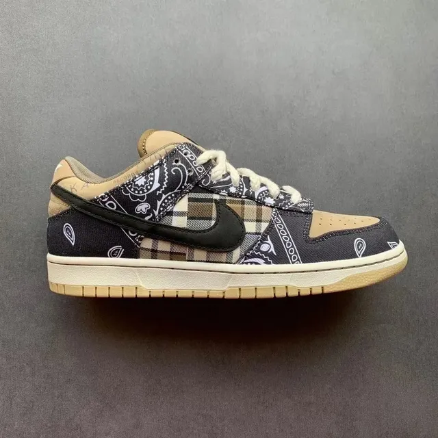 Nike × Travis Scott Dunk Low Bandana