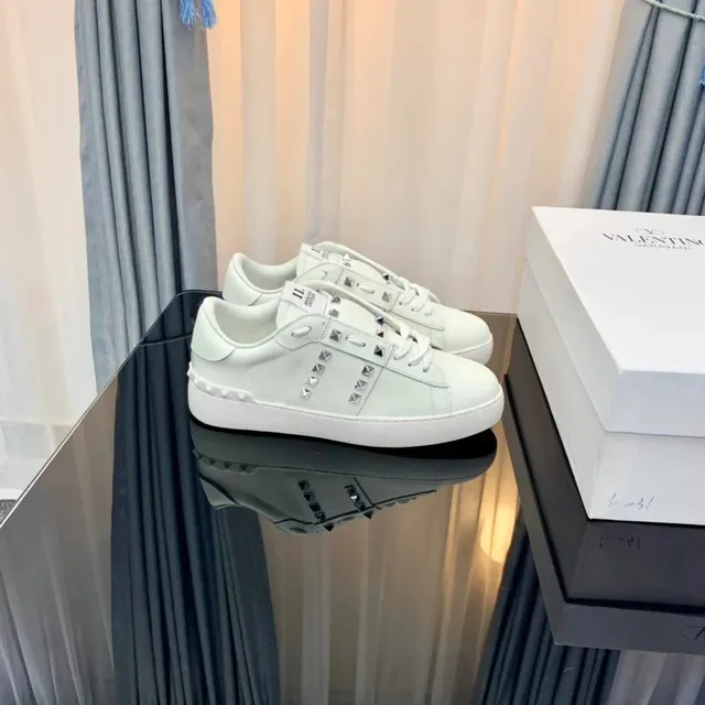 Valentino Rockstud Low Rockstud