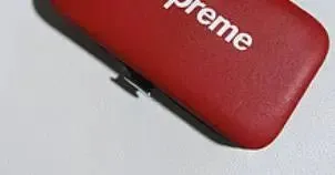 Supreme Wallet Box Logo