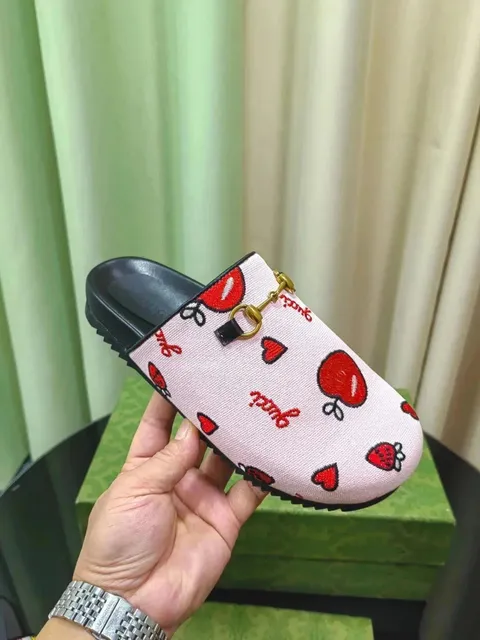 Gucci Princetown Mule Apple and Heart Print