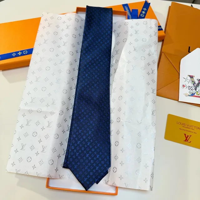 Louis Vuitton Silk Tie Monogram Pattern