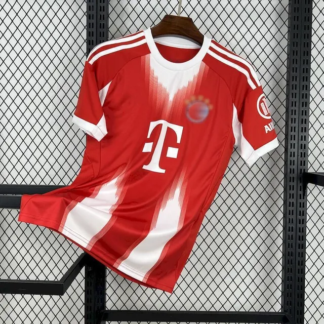 2526 Bayern Munich Home