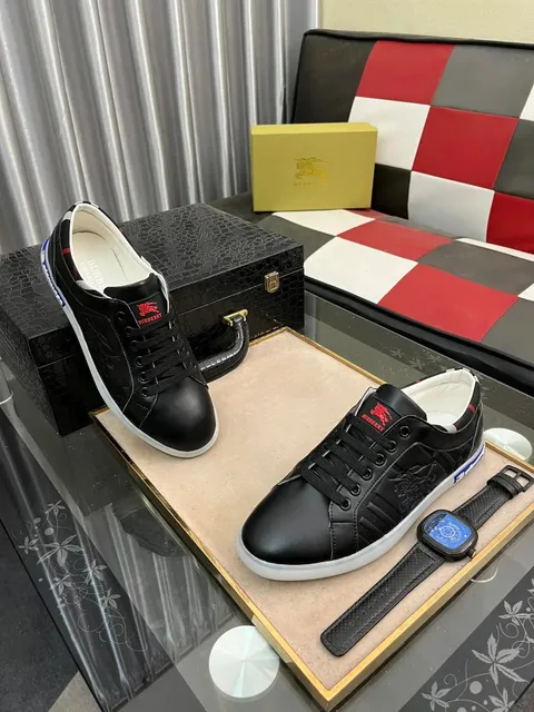 Burberry Low-Top Sneaker Equestrian Knight Logo