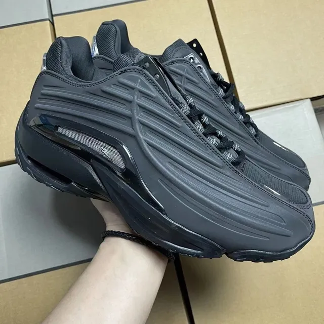 Nike Air Max Plus Triple Black