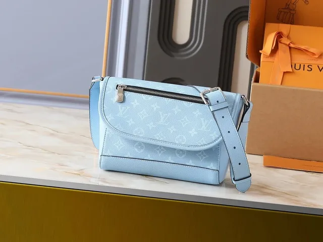 Louis Vuitton Pochette Métis Monogram Empreinte