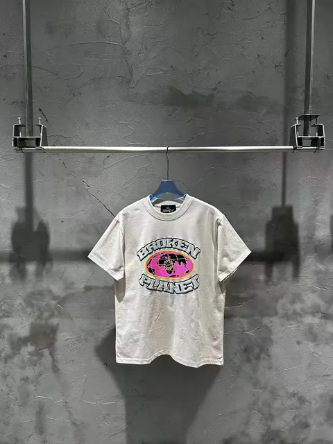 Graphic Tee Broken Planet Globe