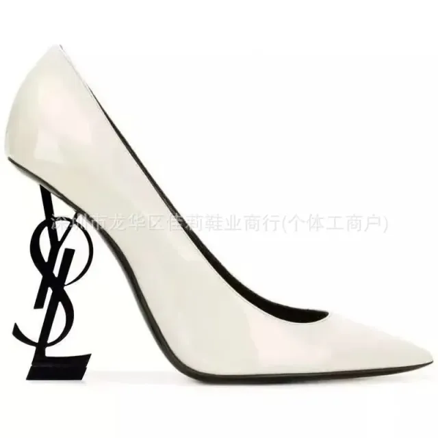 白色漆皮黑跟8cm