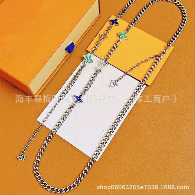 字母绿色项链
