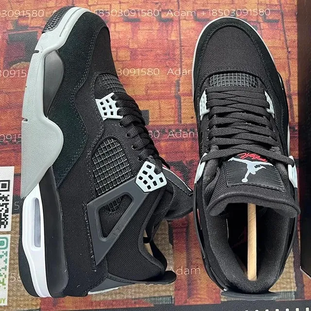 Air Jordan 4 Bred