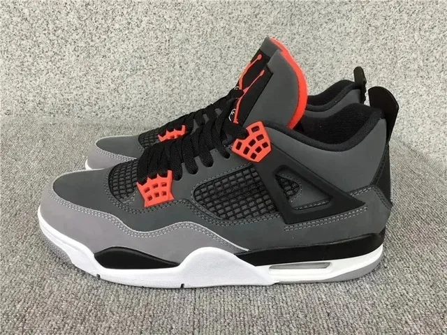 Air Jordan 4 Bred