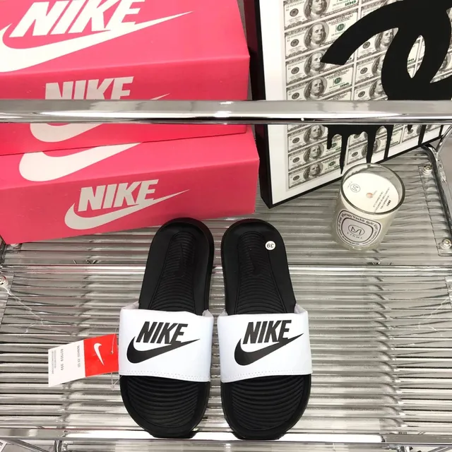 Nike Benassi JDI Black/White