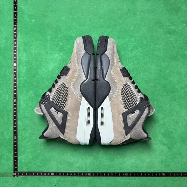 Air Jordan 4 Neutral Grey