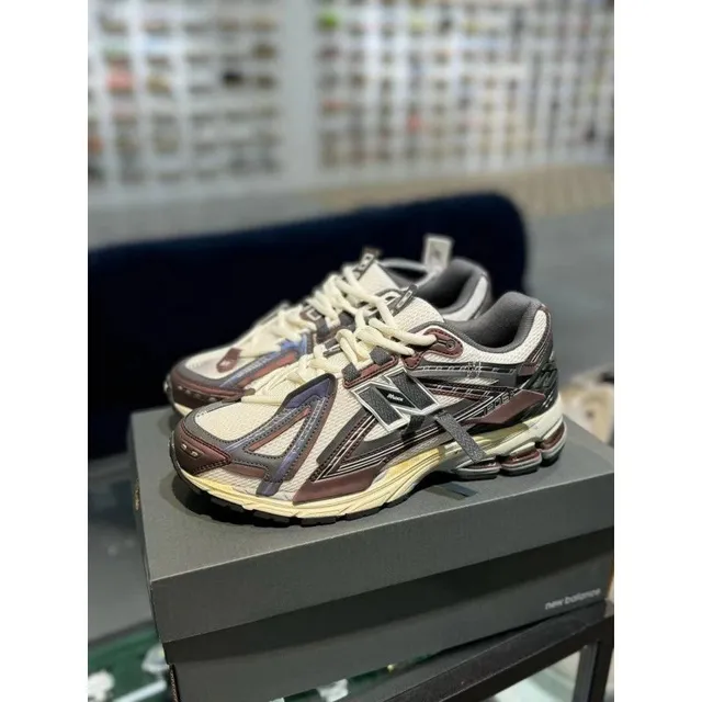 New Balance 2002R