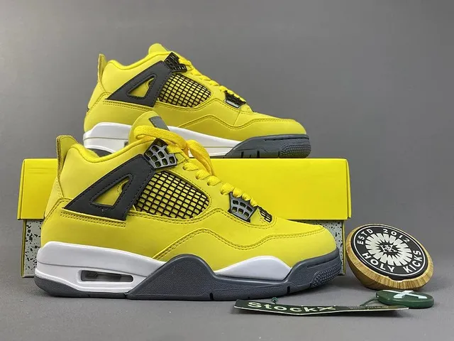 Air Jordan 4 Thunder