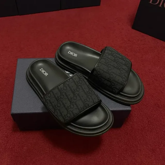 翻盖纯黑拖