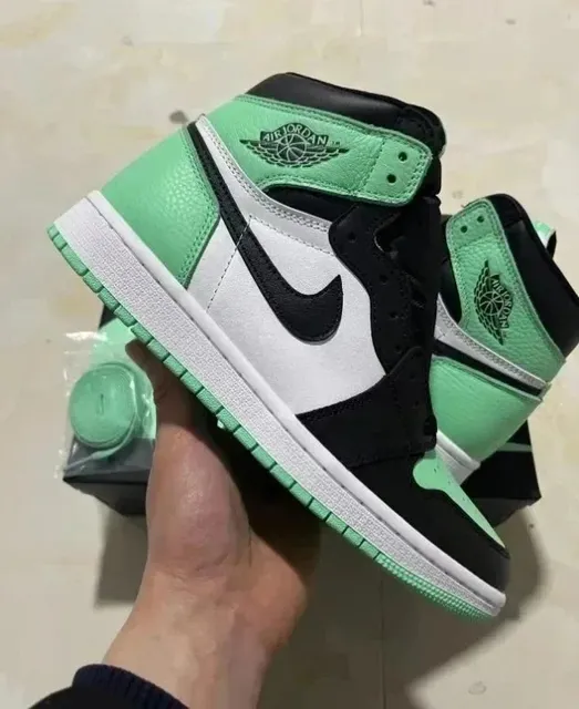 Air Jordan 1 High Lucky Green