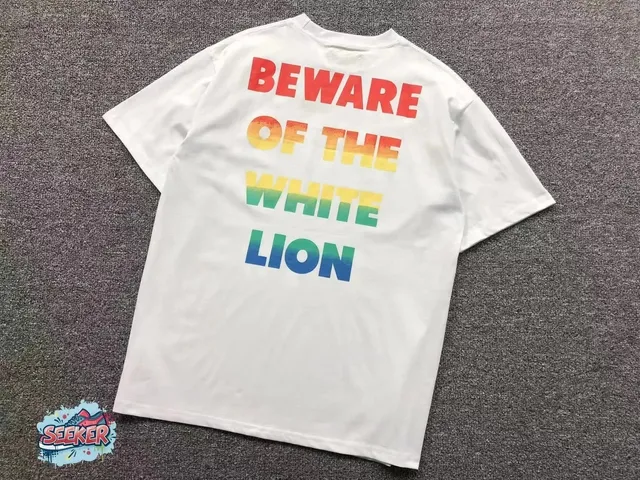 Graphic T-Shirt Beware of the White Lion Rainbow Print