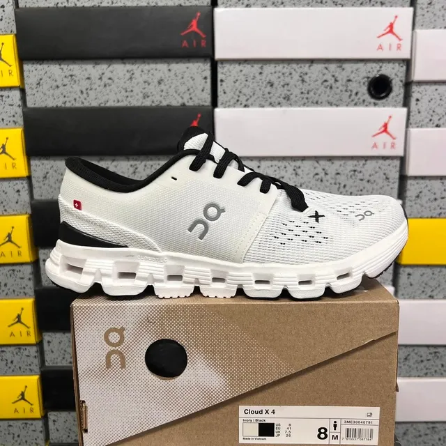 On Cloud X 4 Ivory/Black
