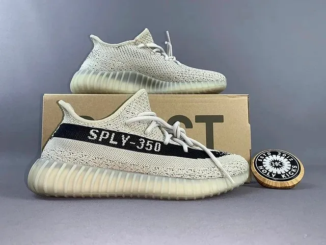 Yeezy Boost 350 V2 Zebra