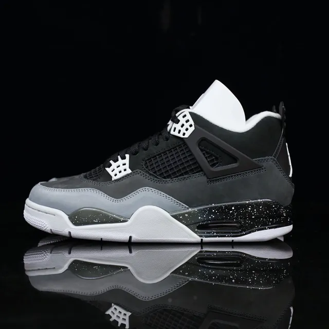 AJ4“黑白” FQ8138-002