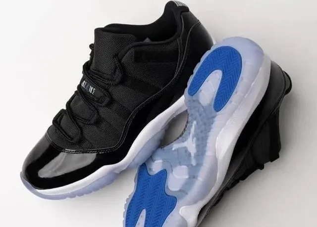 Air Jordan 11 Concord