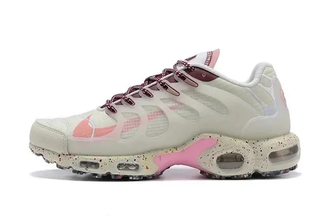 Nike Air Max Plus Particle Pink