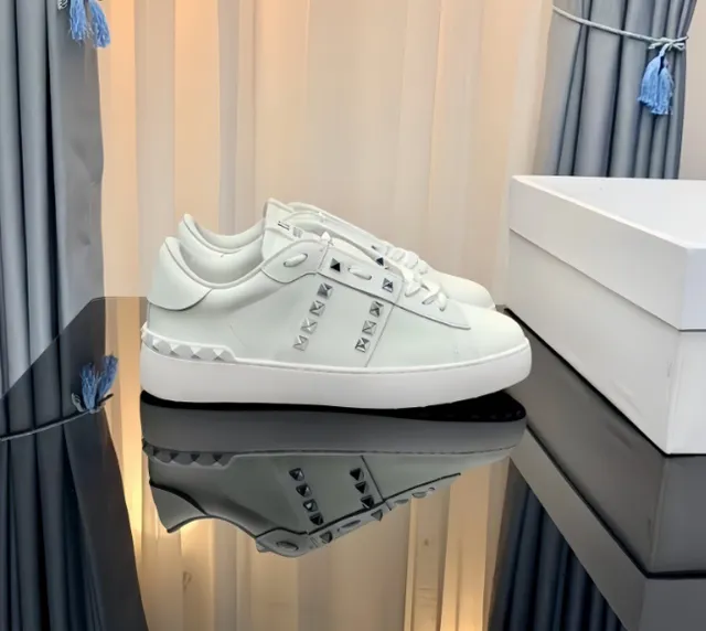 Valentino Rockstud Low Rockstud