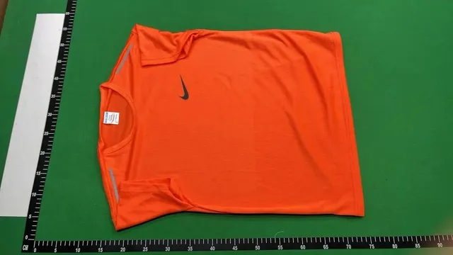 Nike Performance Tee Reflective Detail