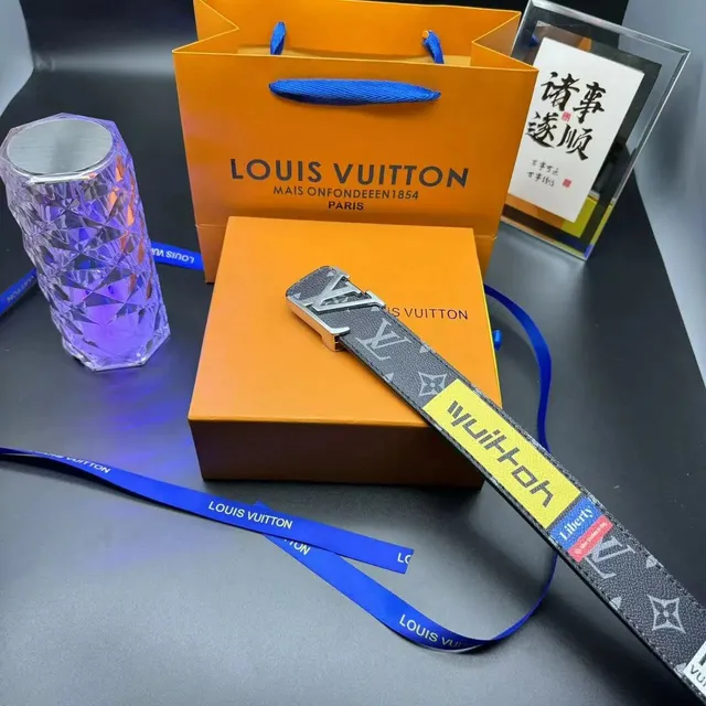 Louis Vuitton × Supreme Monogram Belt Liberty Print