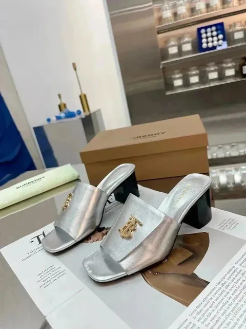 Burberry sandals slippers