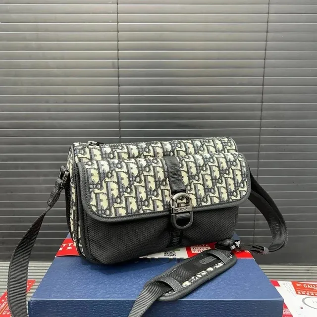 Dior B22 Oblique Print