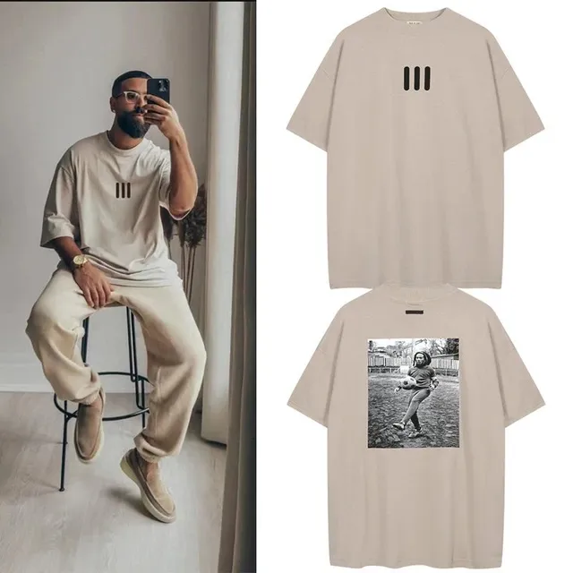 Yeezy T-Shirt Triple Stripe Photo Print